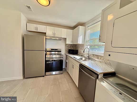4th image of 6 Florence Tollgate Pl Unit 3