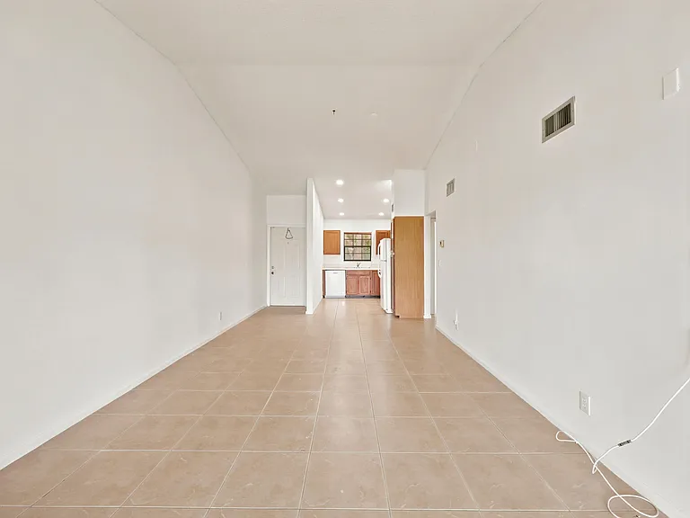 2600 Greenwood Ter #G201 — Photo 4