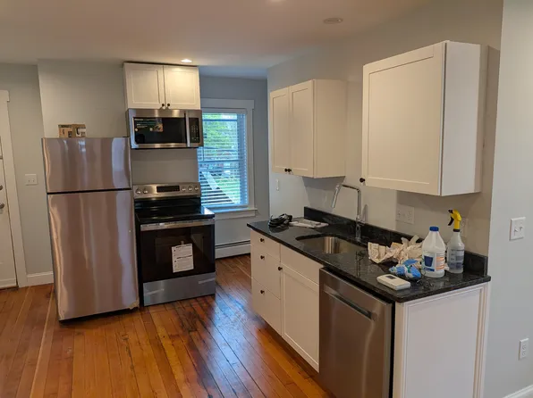 60 Sullivan St #101, Biddeford, ME 04005