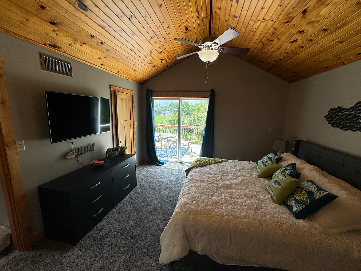 3 bed, 1300 sqft, $2,495 — Photo 3