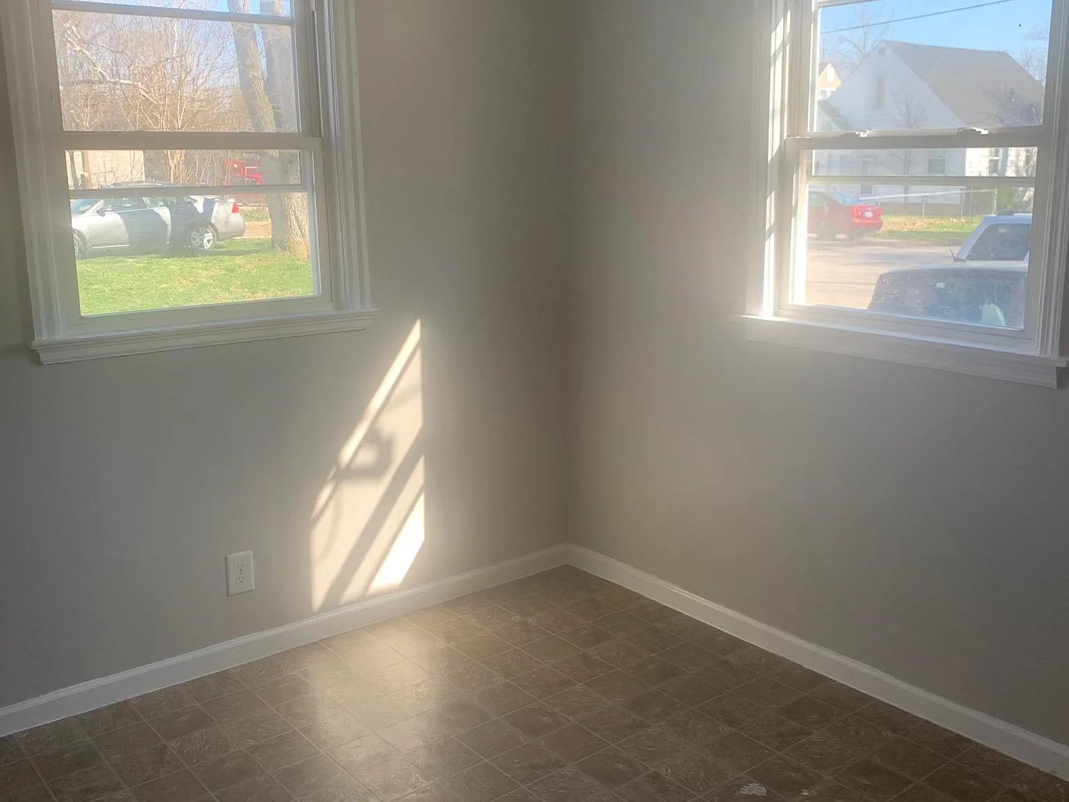 2 bed, 800 sqft, $1,050 — Photo 2