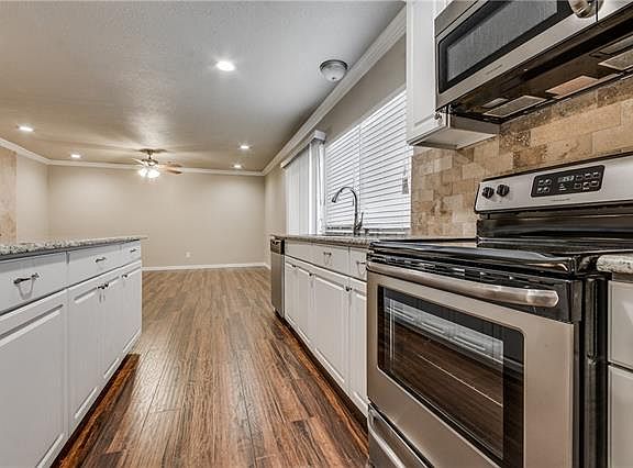 3rd image of 2929 Emberwood Dr