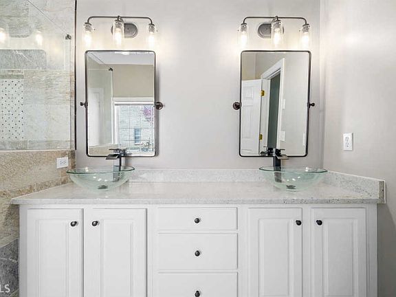 4th image of 1224 Twin Ponds Ct