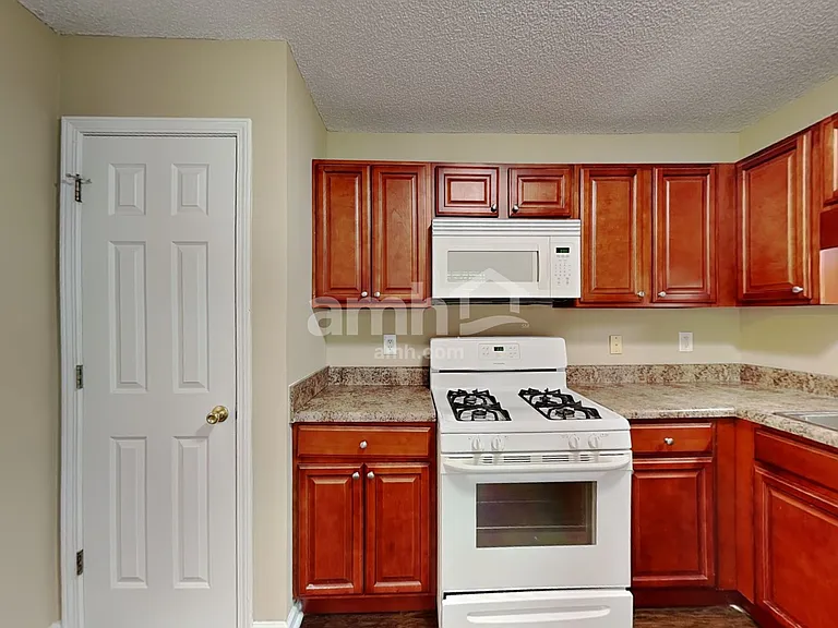 20 Michelle Ln — Photo 4