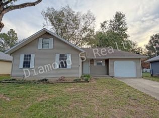 5694 S Pinehurst Ave, Springfield, MO 65810