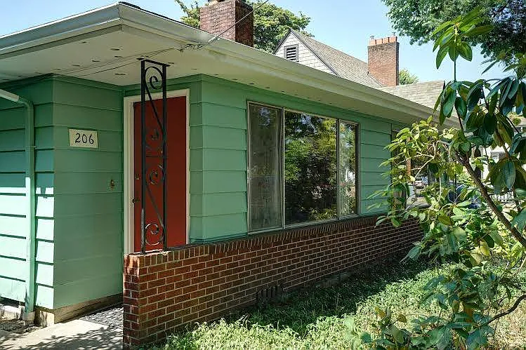 Building Photo - 208 NW 11th St #208
