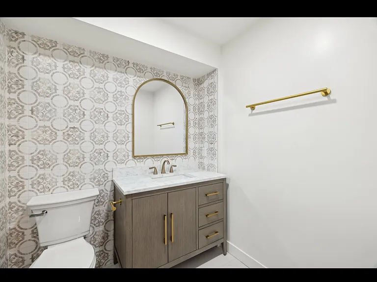 1216 W Rovey Ave — Photo 10