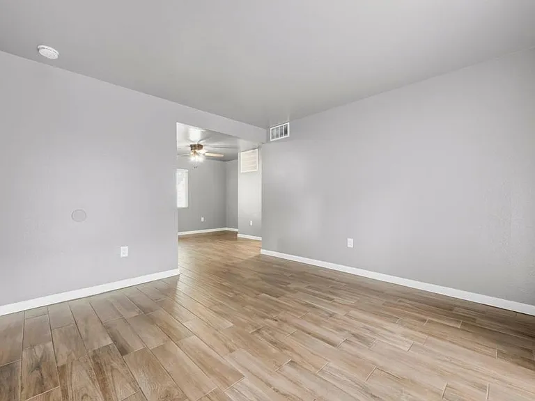2536 White Oak Pl #5 — Photo 7