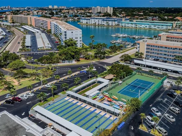 3010 59th St S APT 302, Gulfport, FL 33707