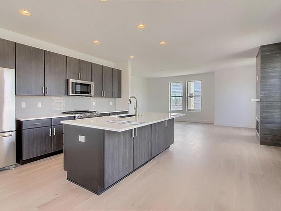 5th image of 1212 W 11th Ave Unit 3