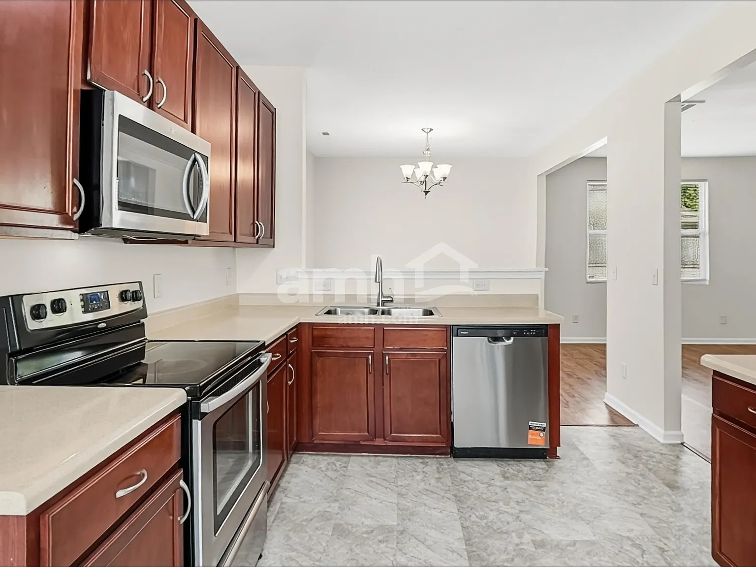 3 bed, 2.5 bath, 2038 sqft, $2,145 — Photo 3