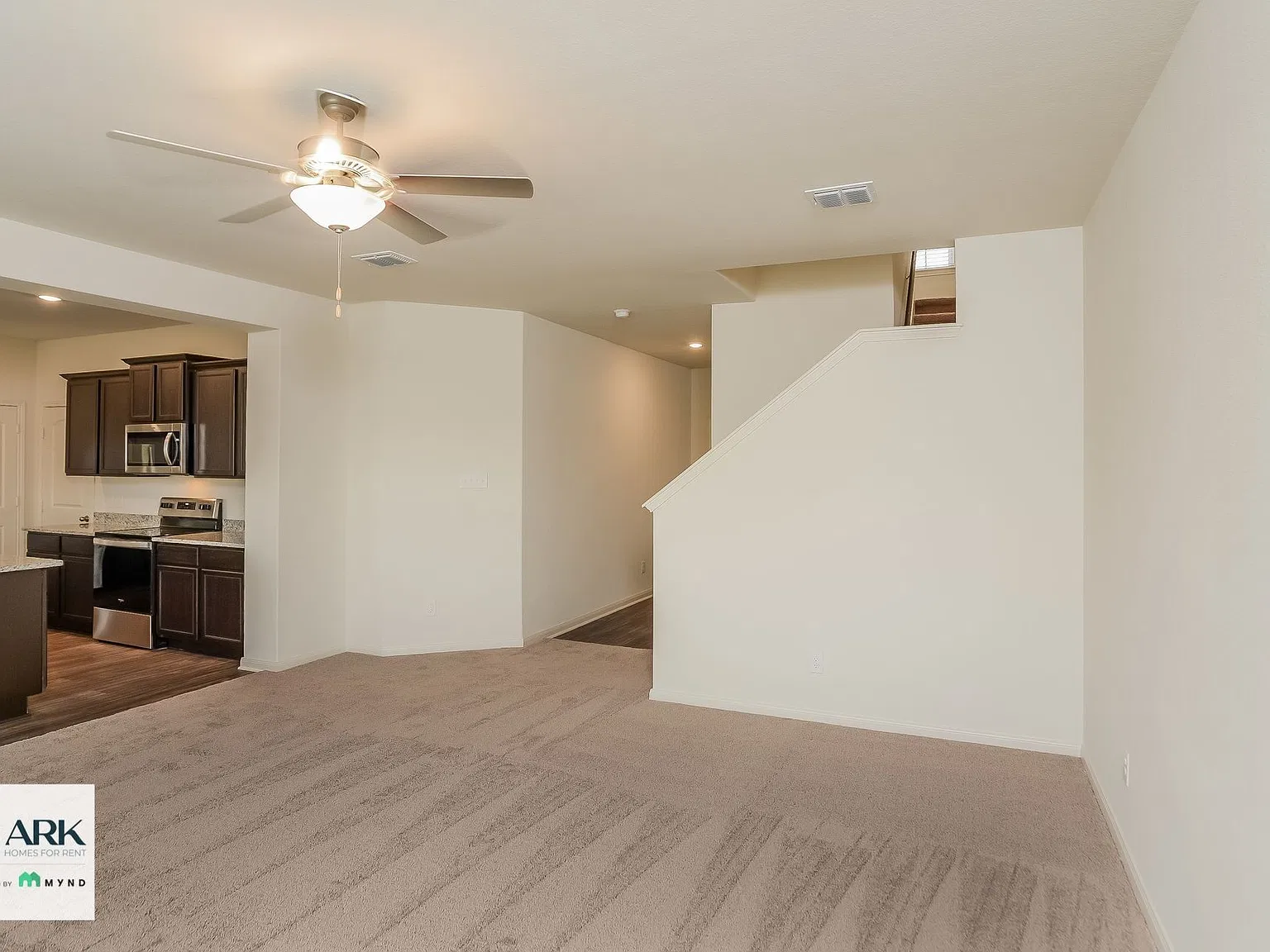 4 bed, 2.5 bath, 2204 sqft, $1,815 — Photo 3
