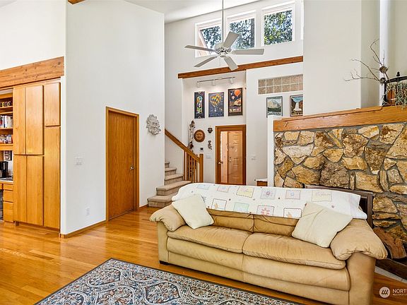 5th image of 5439 Klipsun Lane SW