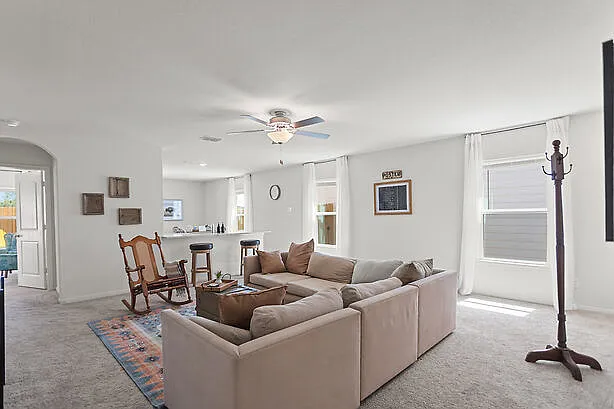3 bed, $4,000 — Photo 4