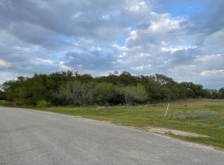 226 Shamrock Dr, Floresville, TX 78114