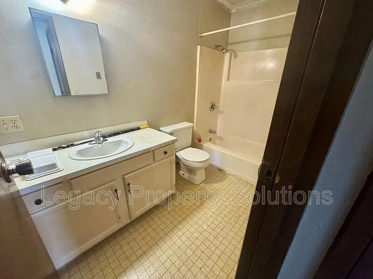 305 E East Ave #1 — Photo 5
