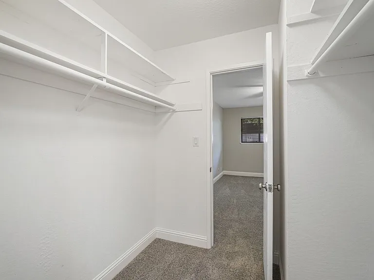Glenmoor Green Apartments — Photo 13