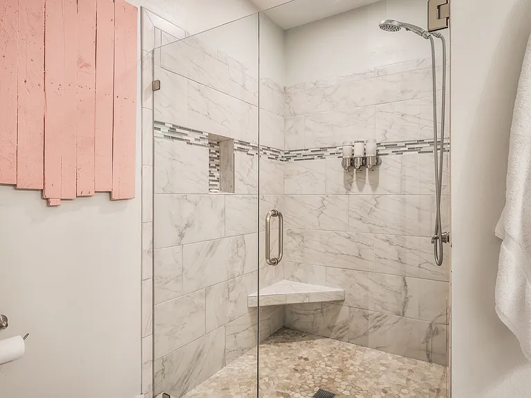 105 W 7th St #B — Photo 45