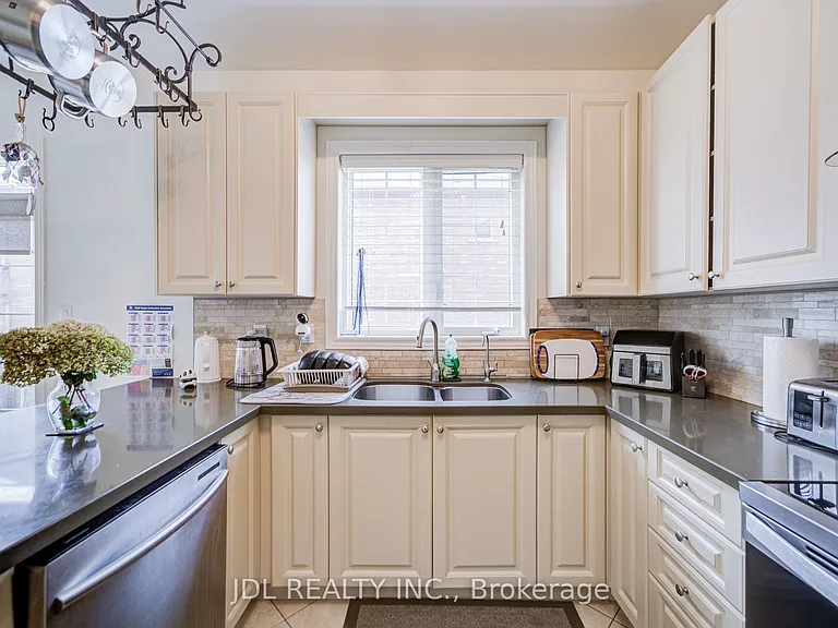 1139 Cenotaph Blvd — Photo 19