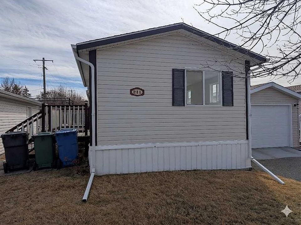 1st image of 211 Railway Ave
