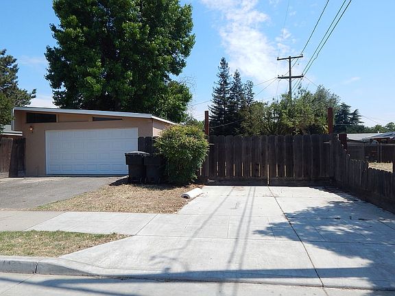 2nd image of 2333 Village Circle Dr