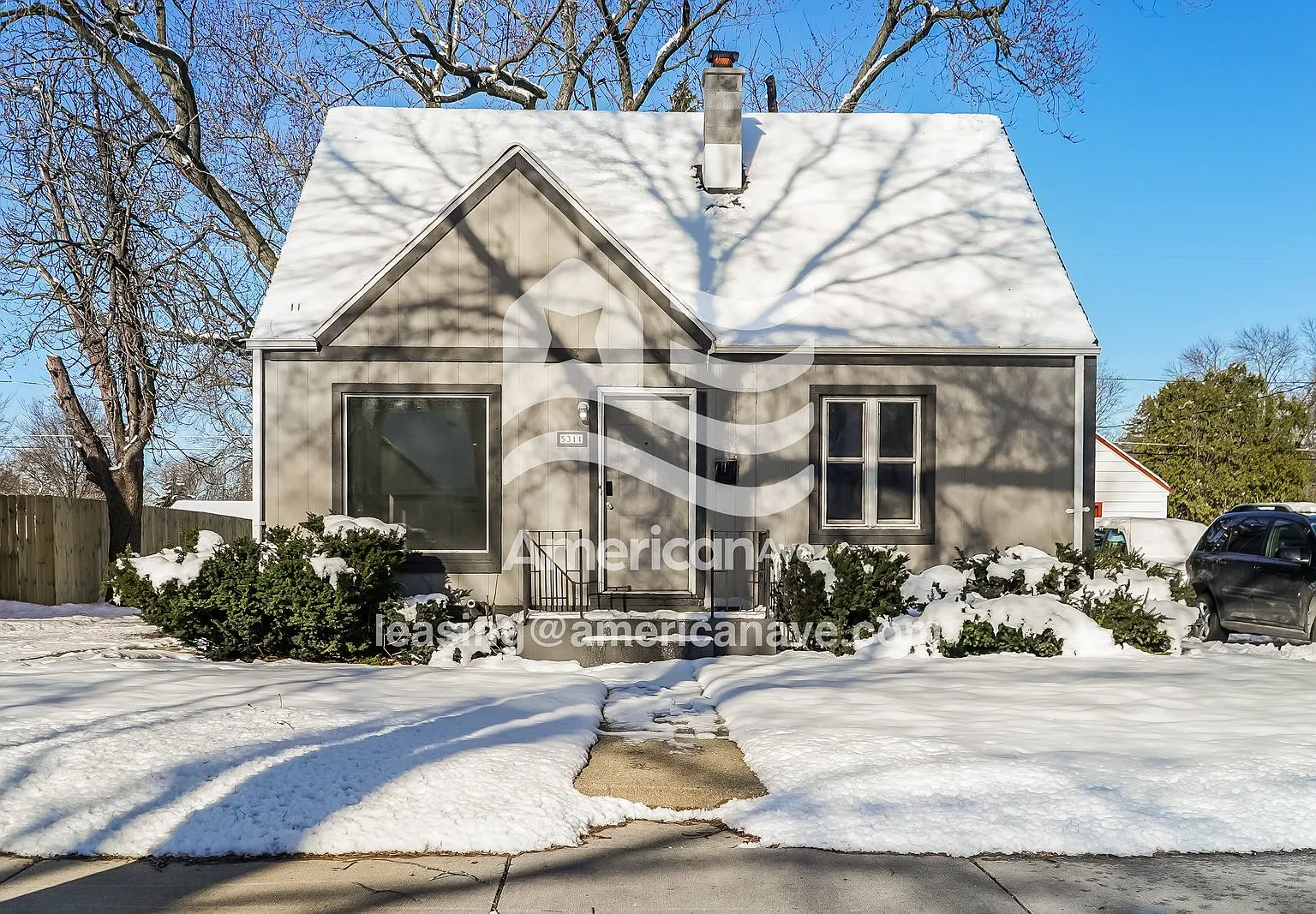3 bed, 1.0 bath, 1042 sqft, $1,523 — Photo 1