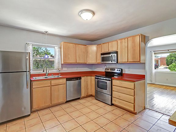 5th image of 605 Vassar Dr SE