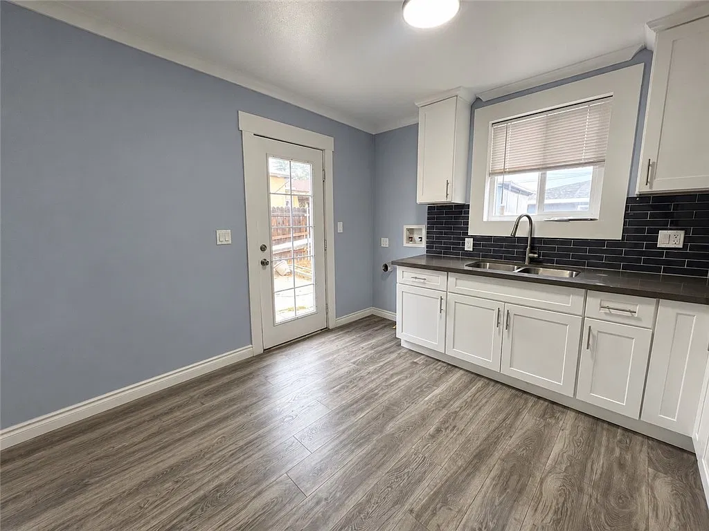 2 bed, 800 sqft, $2,200 — Photo 3