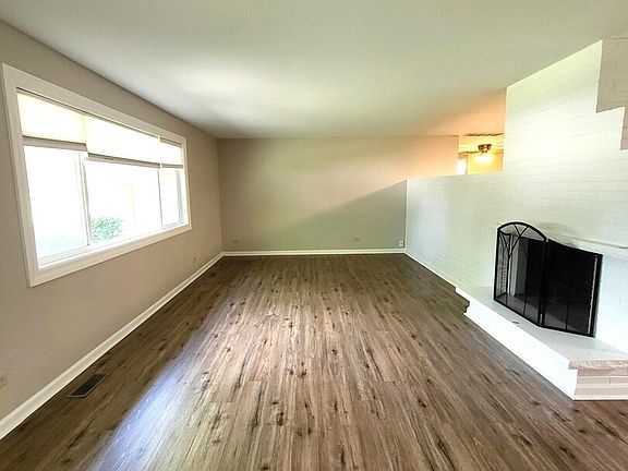3rd image of 1408 Fairlane Dr