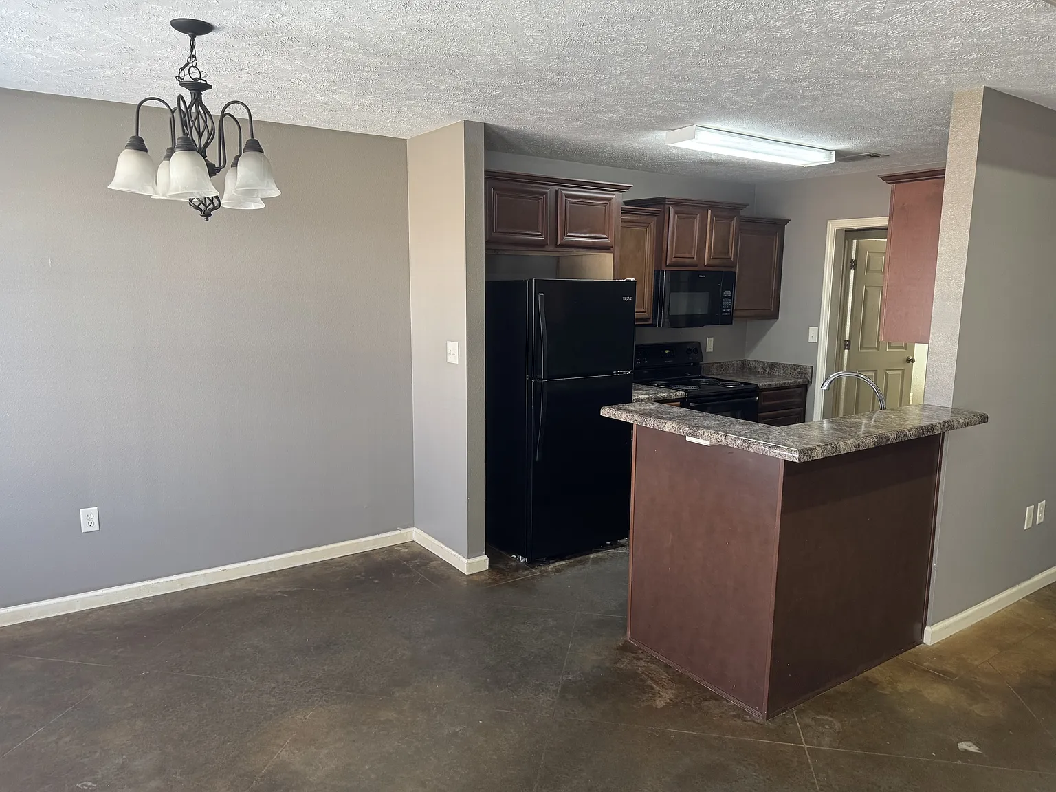 1015 Wineberry - 1015 — Photo 3
