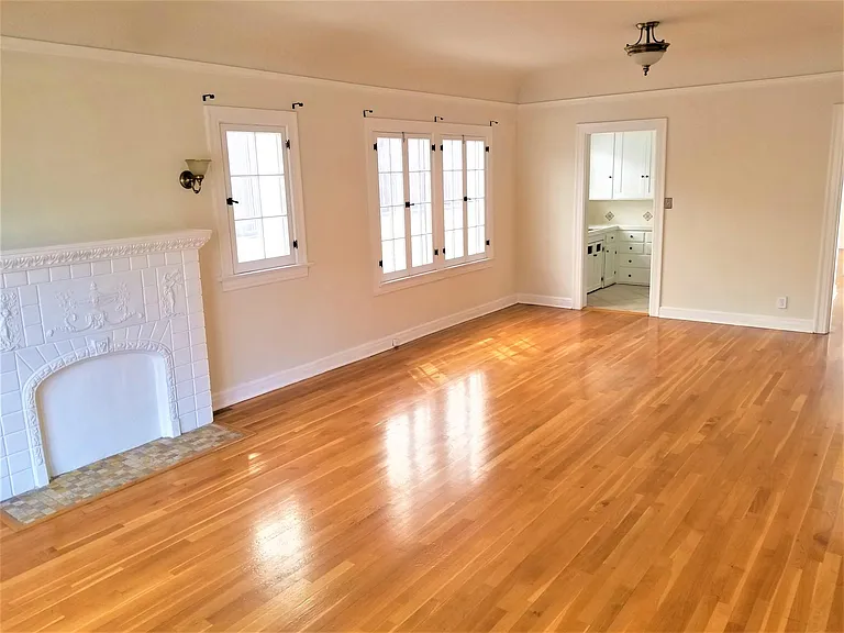 436 N Stanley Ave #LOWER — Photo 3