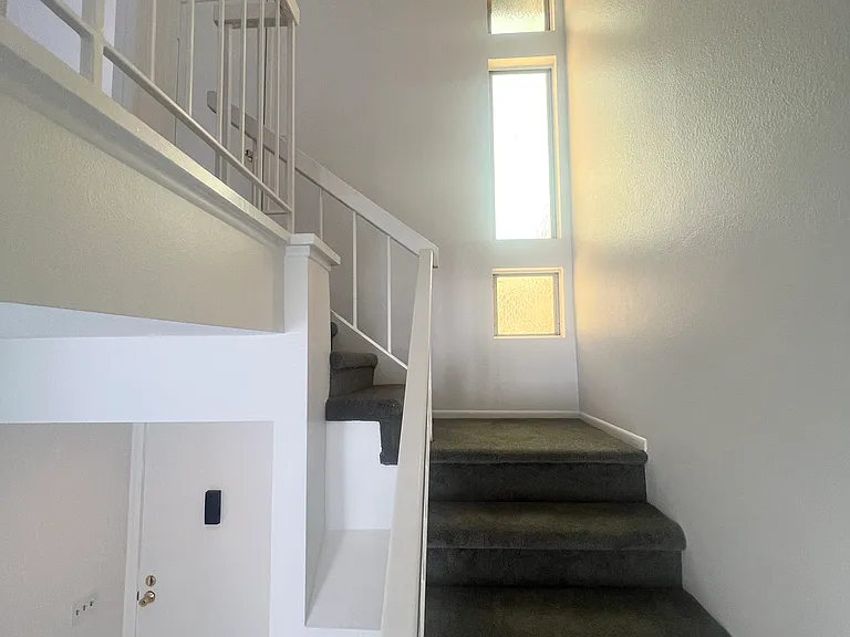 4842 King Cir #B — Photo 9
