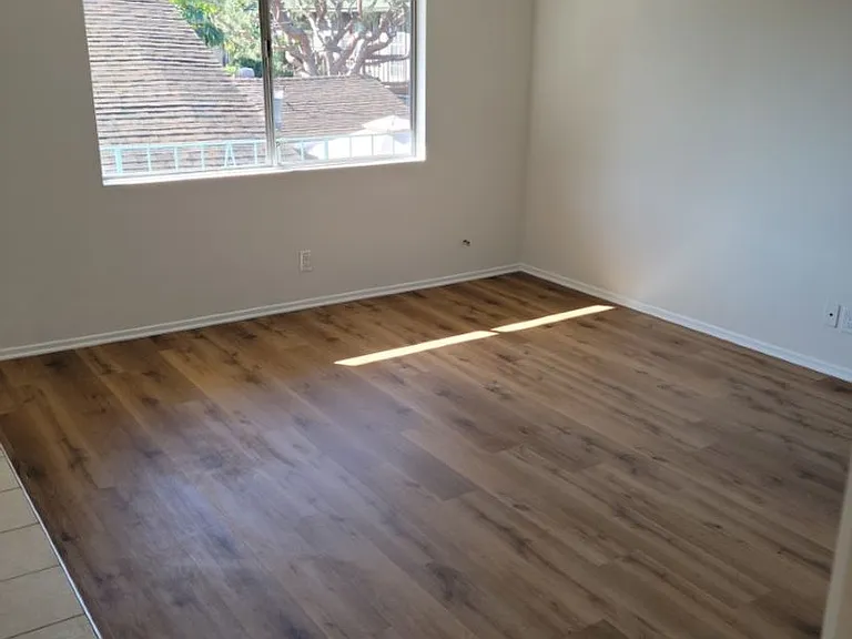 337 Gladys Ave — Photo 10