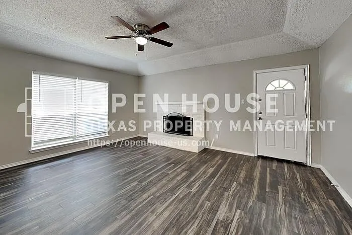 3 bed, 2.0 bath, 1200 sqft, $1,760 — Photo 3