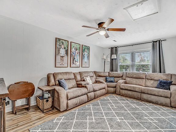 5th image of 951 Brookcrest Dr