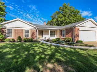 15641 Heathercroft Dr, Chesterfield, MO