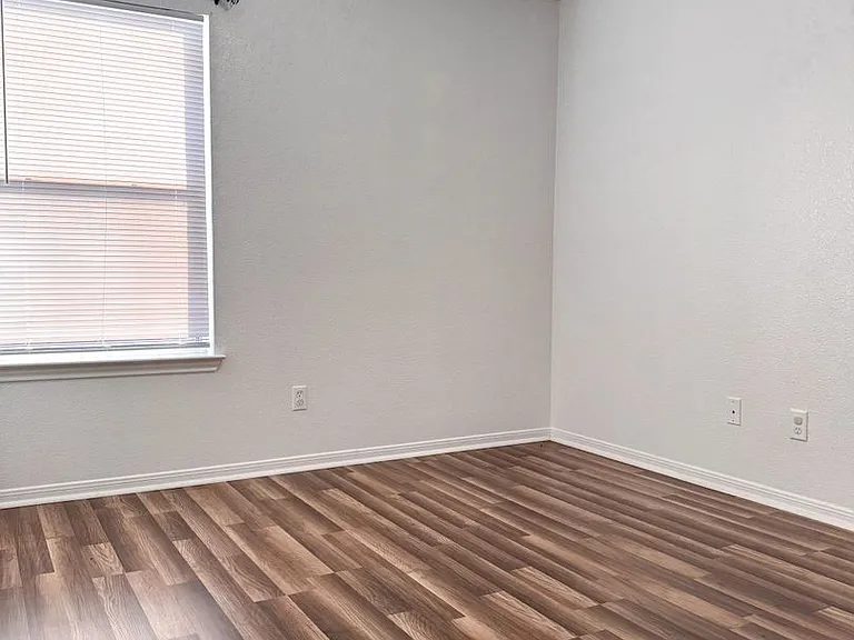 502 Bermuda — Photo 4