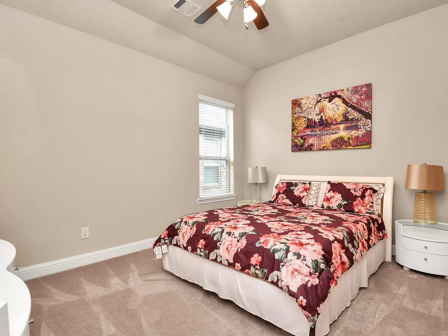 4 bed, 2.5 bath, 2986 sqft, $3,100 — Photo 3
