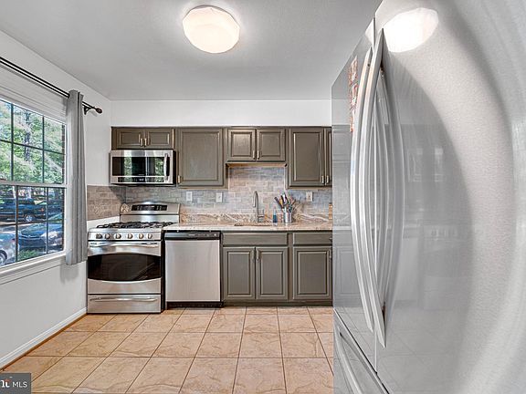 4th image of 5911 Woodcutter Way