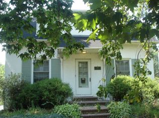 292 Blackhawk Rd, Riverside, IL 60546