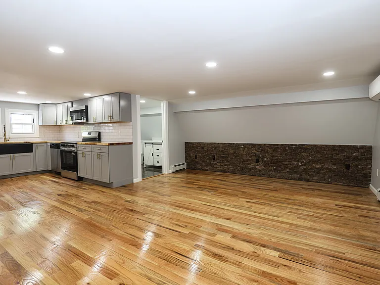 562 Peacock St #2 — Photo 6