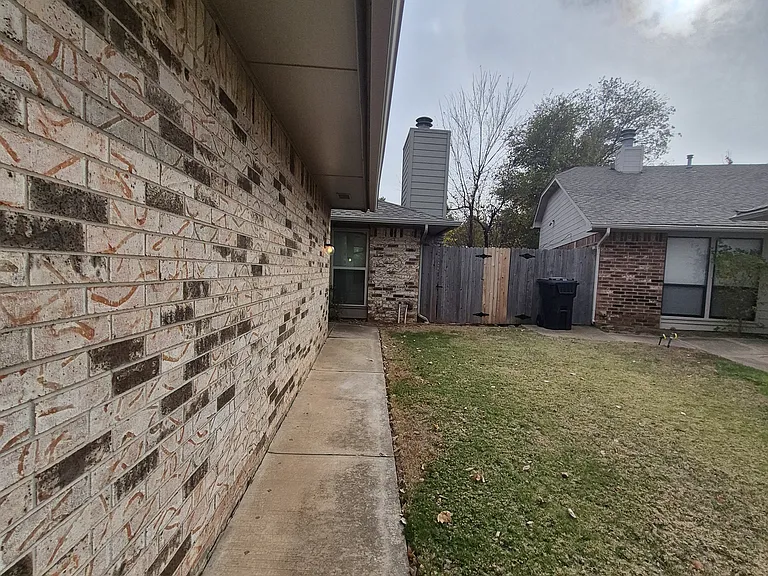 8110 NW 120th St #8110 — Photo 2