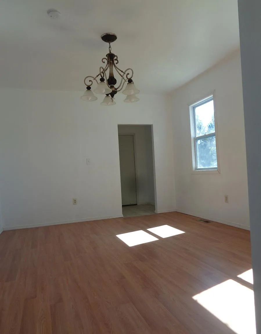 4 bed, 1.5 bath, 1200 sqft, $1,550 — Photo 4