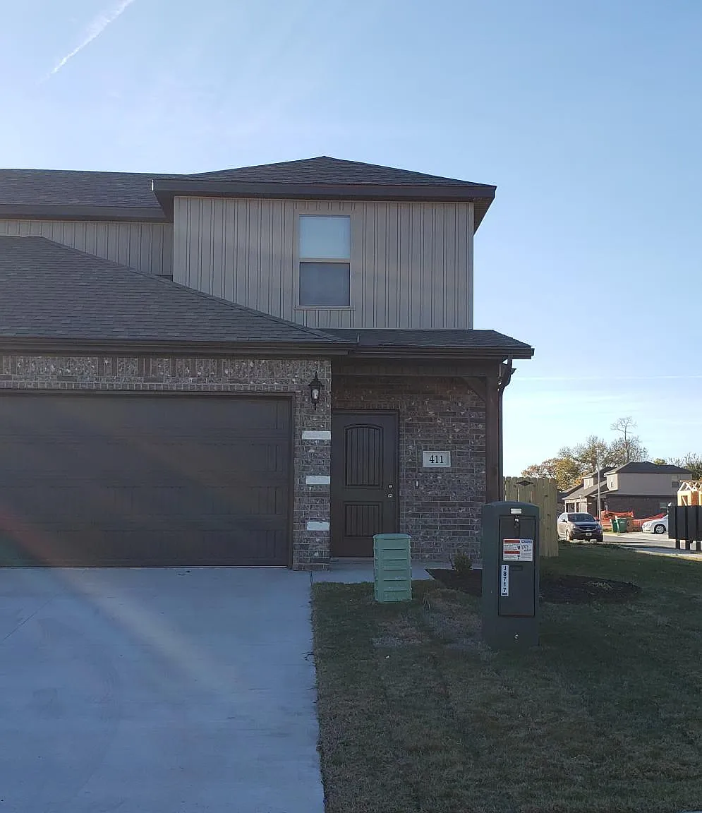 411 Rineel Ave — Photo 2