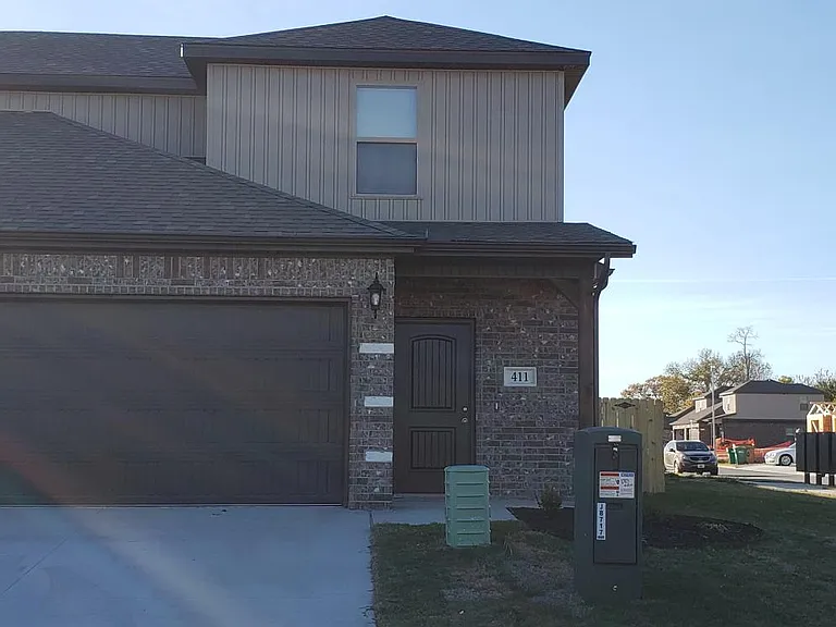 411 Rineel Ave — Photo 2