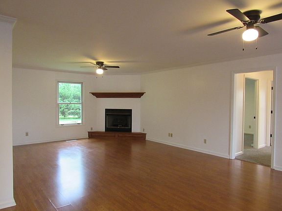 5th image of 548 Cooper Dr