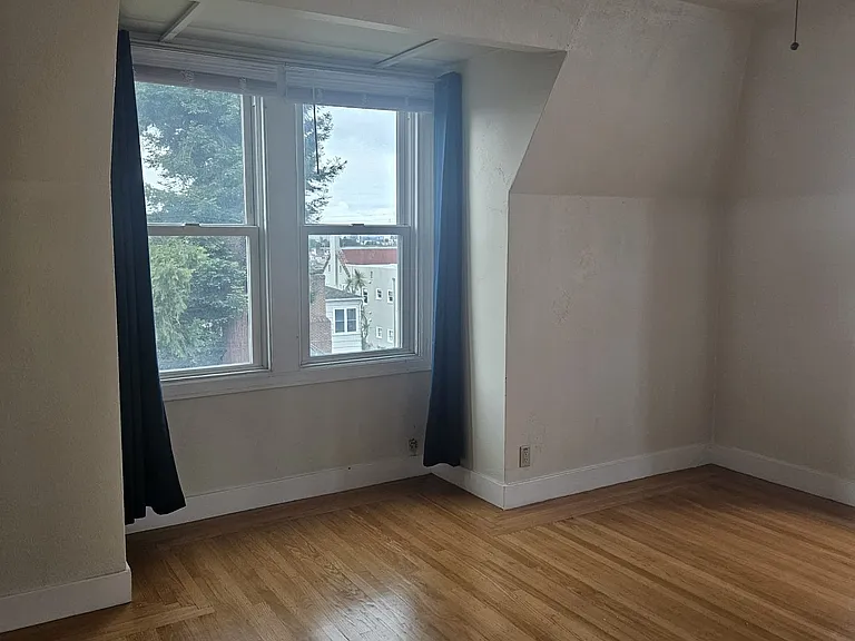 1021 Warfield Ave #5 — Photo 17