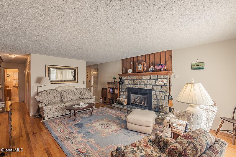 3rd image of 32 W 12th Avenue