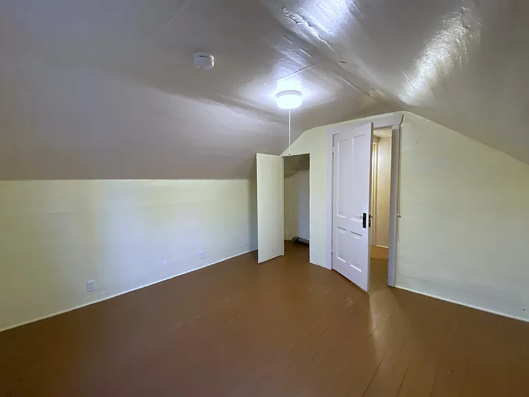 2nd bedroom closet