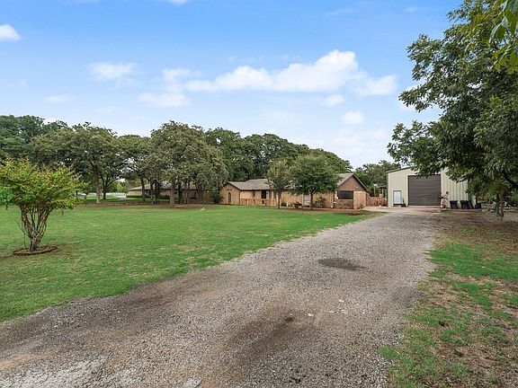 3rd image of 22 Spring Oaks Rd